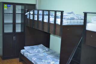 Хостелы Joloochu Ош Односпальная кровать в общем номере с 4 кроватями-2