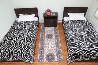 Хостелы Joloochu Ош Кровать в общем номере с 2 кроватями-3