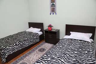 Хостелы Joloochu Ош Кровать в общем номере с 2 кроватями-9